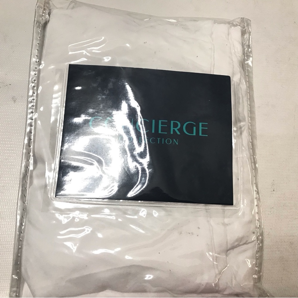 2 Pc Concierge Collection Pillow Protectors w Zipper Satin Piping Standa…